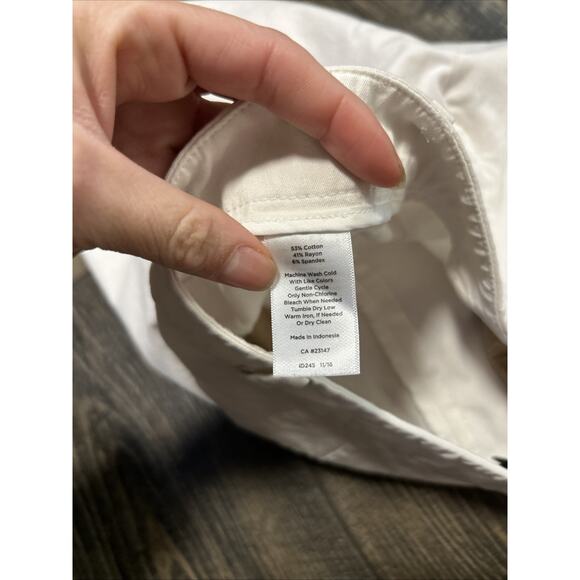 Talbots Women’s Bermuda Shorts White Size 4 Dress Chinos - Picture 6 of 6